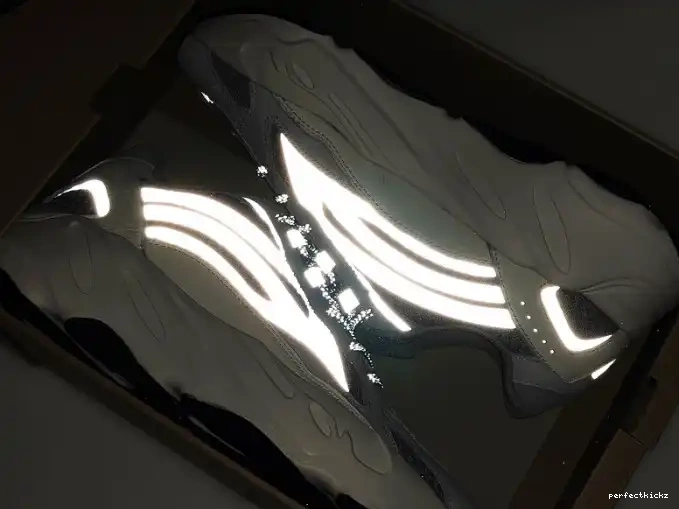 V2 Static Yeezy Adidas EF2829 Boost 700 0524